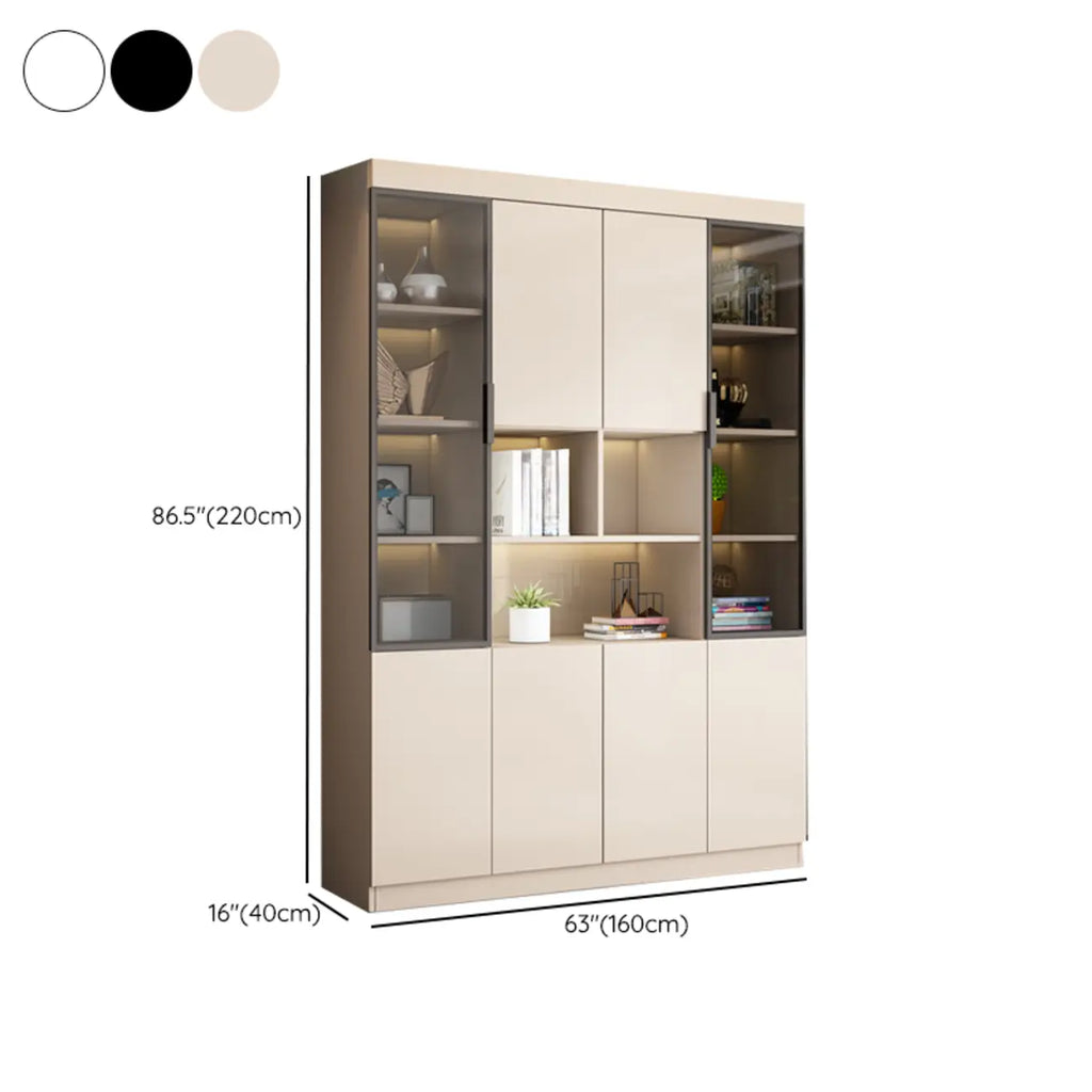 Grande vitrine de rangement ouverte en bois, du sol au plafond