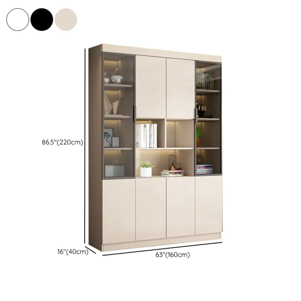 Grande vitrine de rangement ouverte en bois, du sol au plafond
