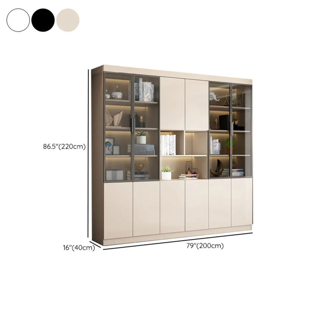 Grande vitrine de rangement ouverte en bois, du sol au plafond