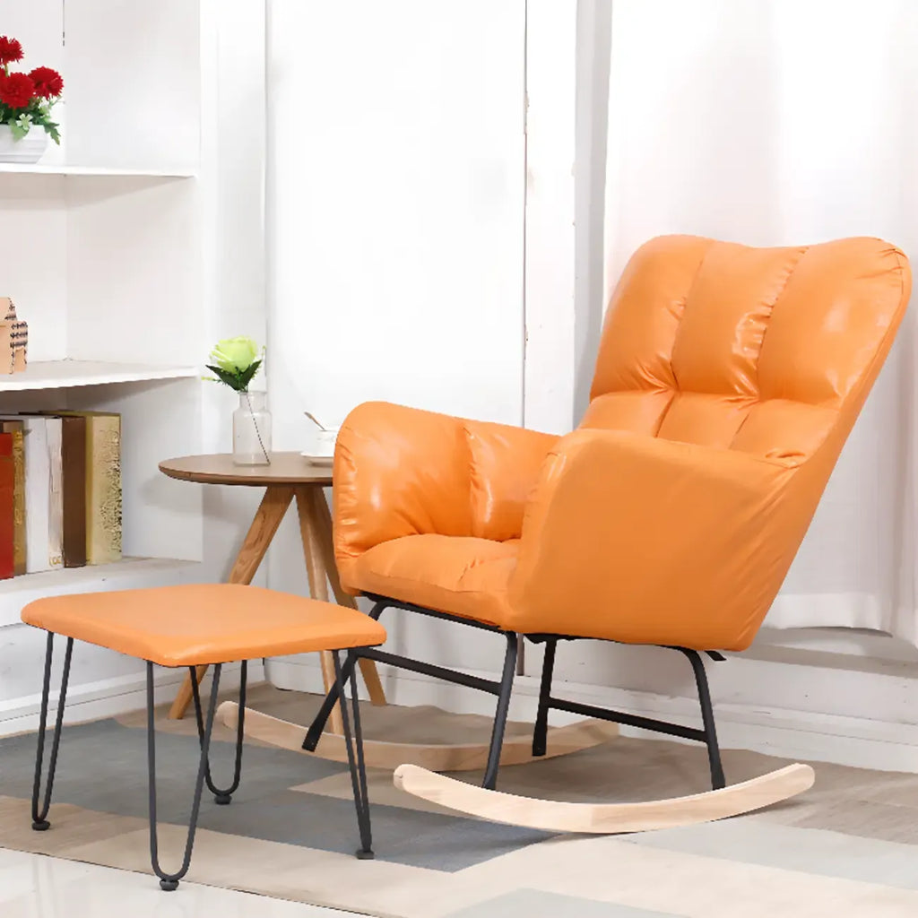 Fauteuil à bascule en bois rembourré de tissu technique avec accoudoirs encastrés