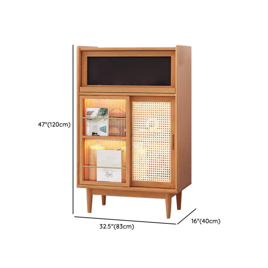vaisselier de cuisine en bois brun avec portes en rotin