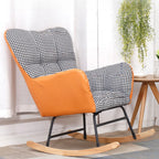 Fauteuil à bascule en bois rembourré de tissu technique avec accoudoirs encastrés