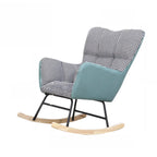 Fauteuil à bascule en bois rembourré de tissu technique avec accoudoirs encastrés