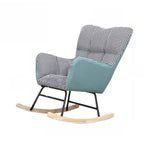 Fauteuil à bascule en bois rembourré de tissu technique avec accoudoirs encastrés