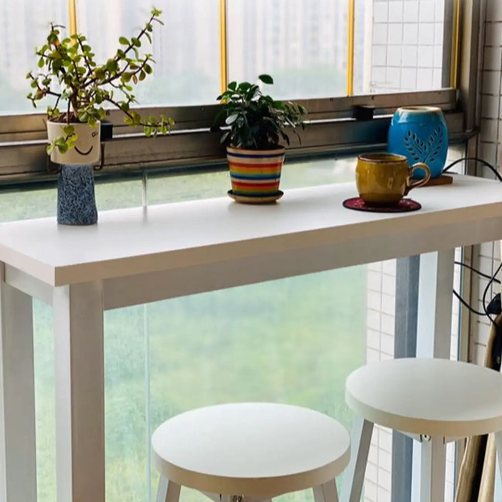 Table de bar moderne avec plateau en bois et pieds en métal
