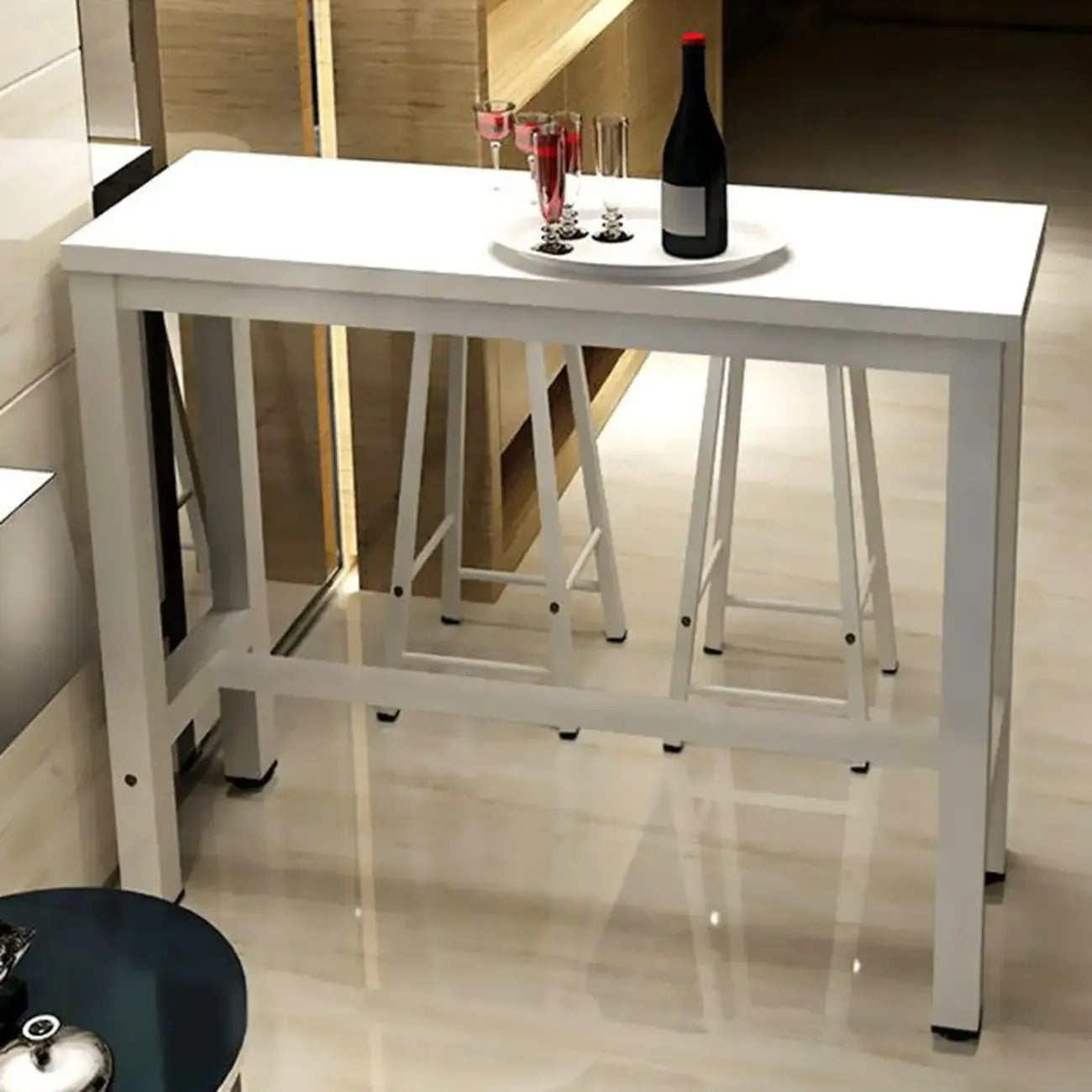 Table de bar moderne avec plateau en bois et pieds en métal