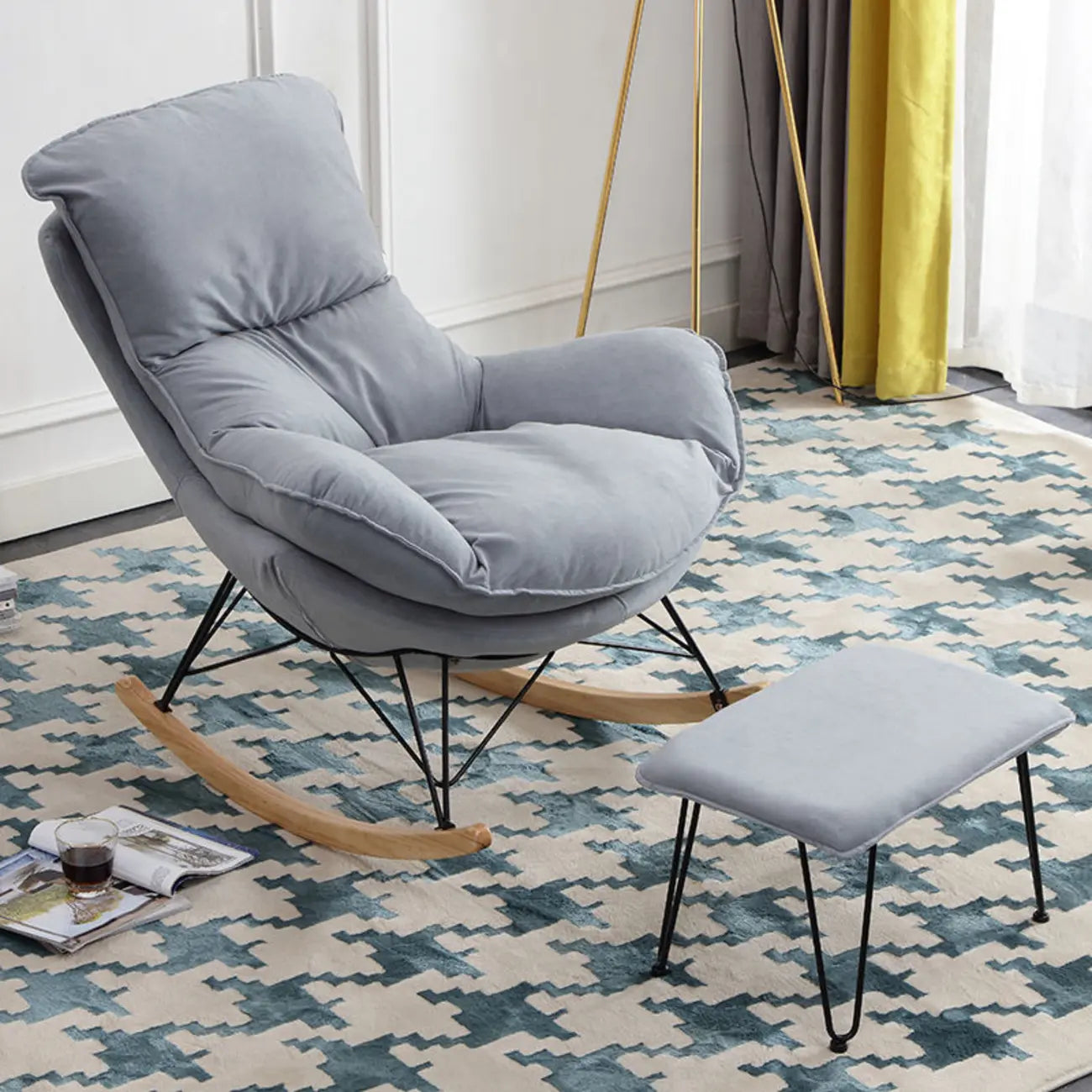Fauteuil à bascule en flanelle avec repose-pieds pour salon