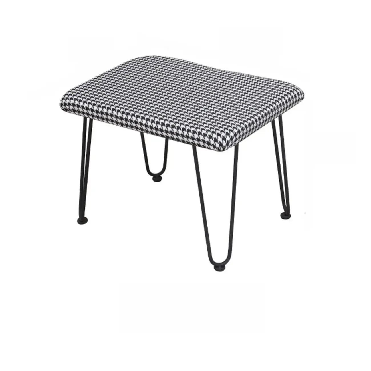Fauteuil à bascule en bois rembourré de tissu technique avec accoudoirs encastrés