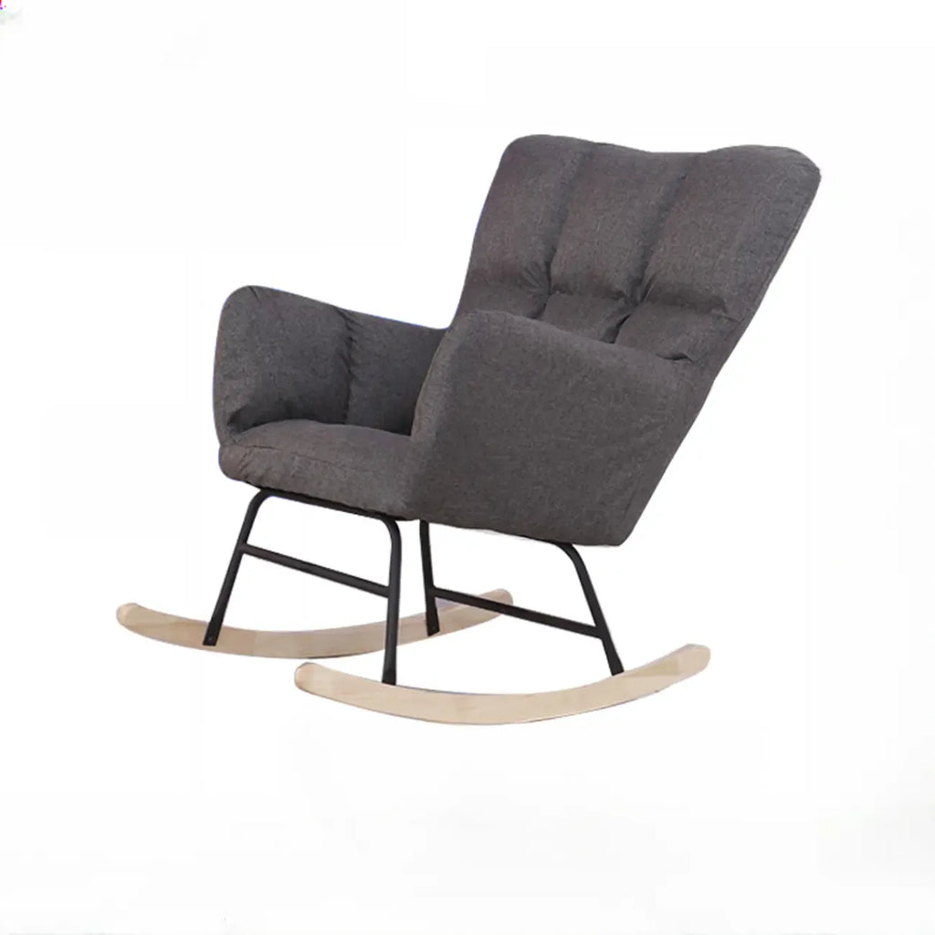 Fauteuil à bascule en bois rembourré de tissu technique avec accoudoirs encastrés