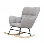 Fauteuil à bascule en bois rembourré de tissu technique avec accoudoirs encastrés