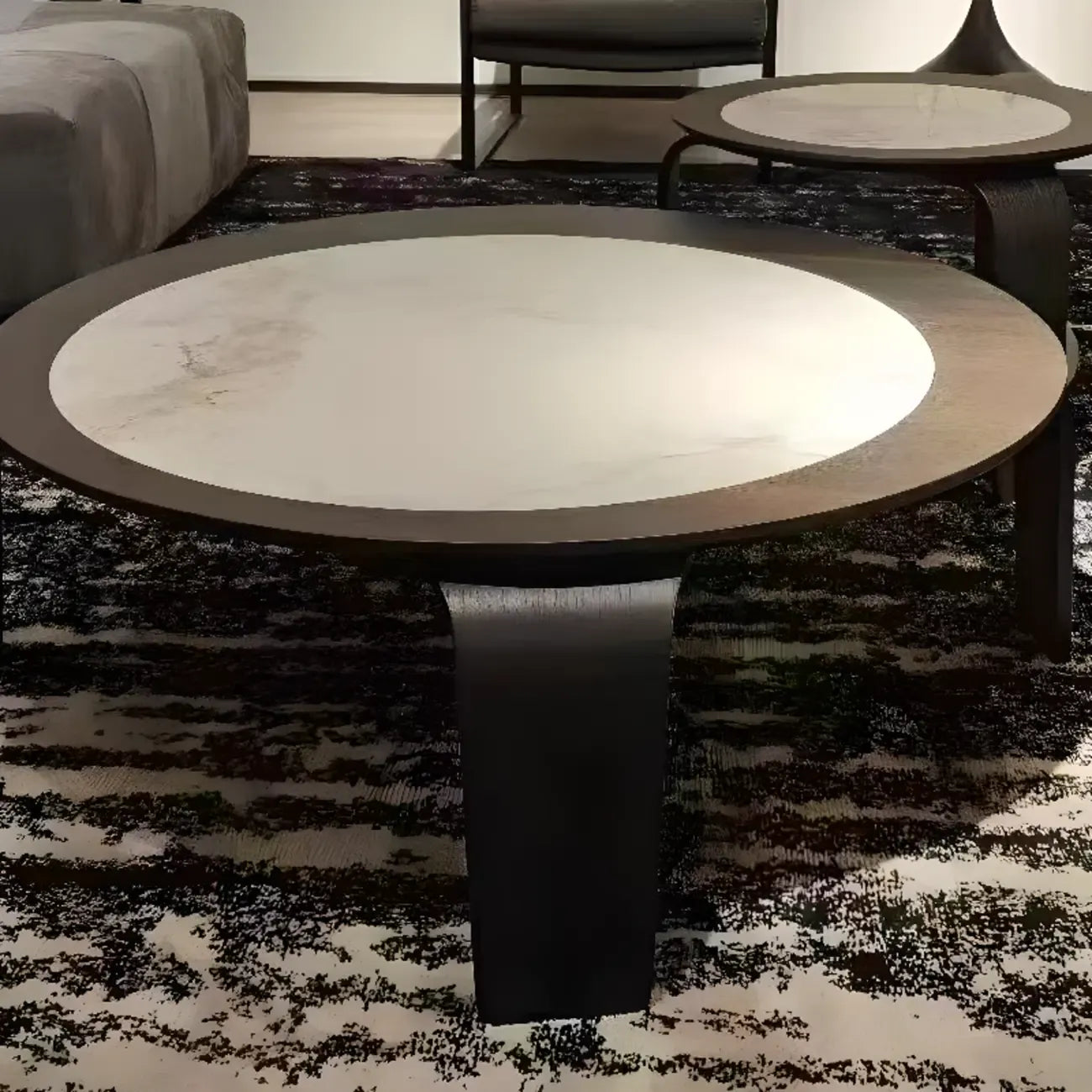 Ensemble de 2 tables basses gigognes rondes en marbre avec base en bois