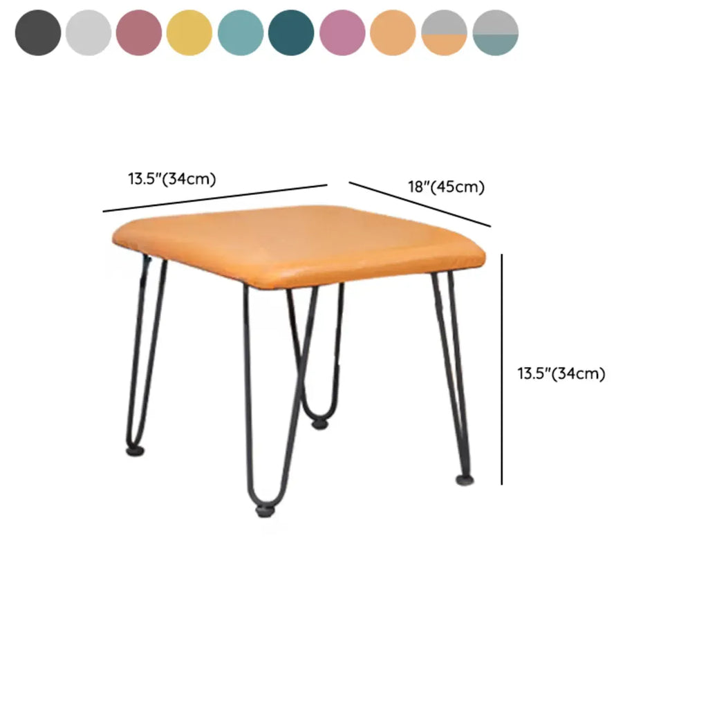 Fauteuil à bascule en bois rembourré de tissu technique avec accoudoirs encastrés