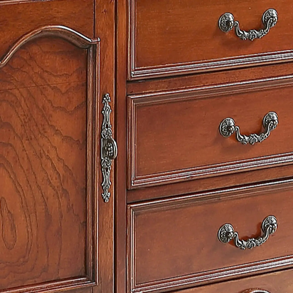 Buffet de salle à manger avec comptoir en bois brun et portes vitrées