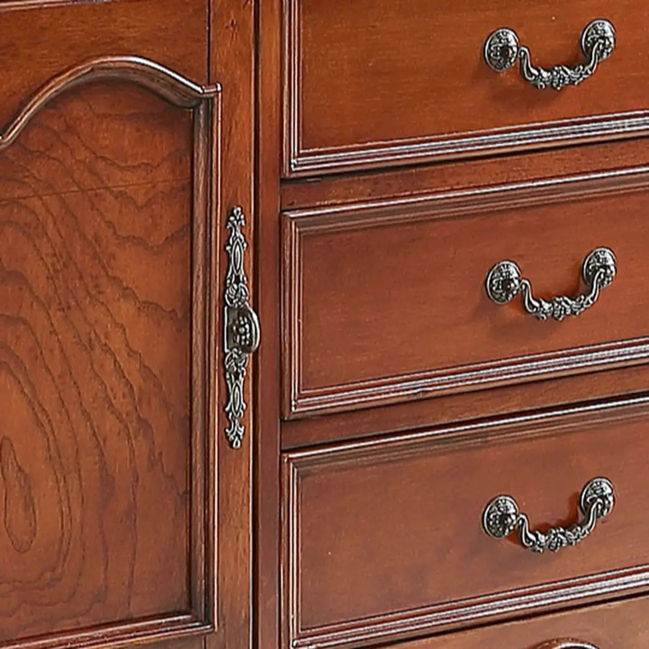 Buffet de salle à manger avec comptoir en bois brun et portes vitrées