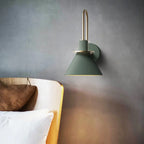 Applique murale moderne conique à une lumière pour salle de bain avec abat-jour en fer