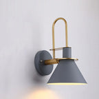Applique murale moderne conique à une lumière pour salle de bain avec abat-jour en fer