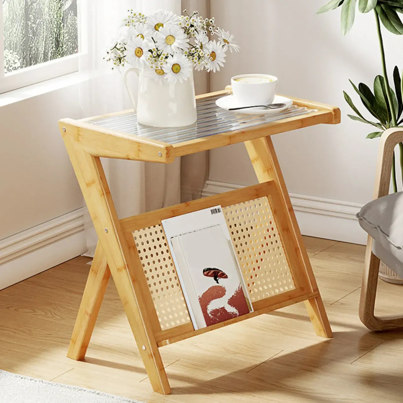 Table d'appoint avec plateau en verre et porte-revues pour salon