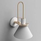 Applique murale moderne conique à une lumière pour salle de bain avec abat-jour en fer