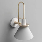 Applique murale moderne conique à une lumière pour salle de bain avec abat-jour en fer