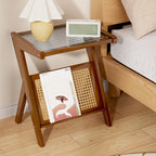 Table d'appoint avec plateau en verre et porte-revues pour salon