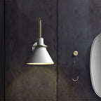 Applique murale moderne conique à une lumière pour salle de bain avec abat-jour en fer