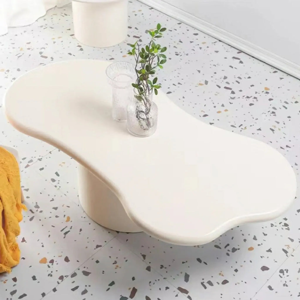 Table basse ovale crème moderne de style minimaliste