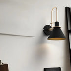 Applique murale moderne conique à une lumière pour salle de bain avec abat-jour en fer