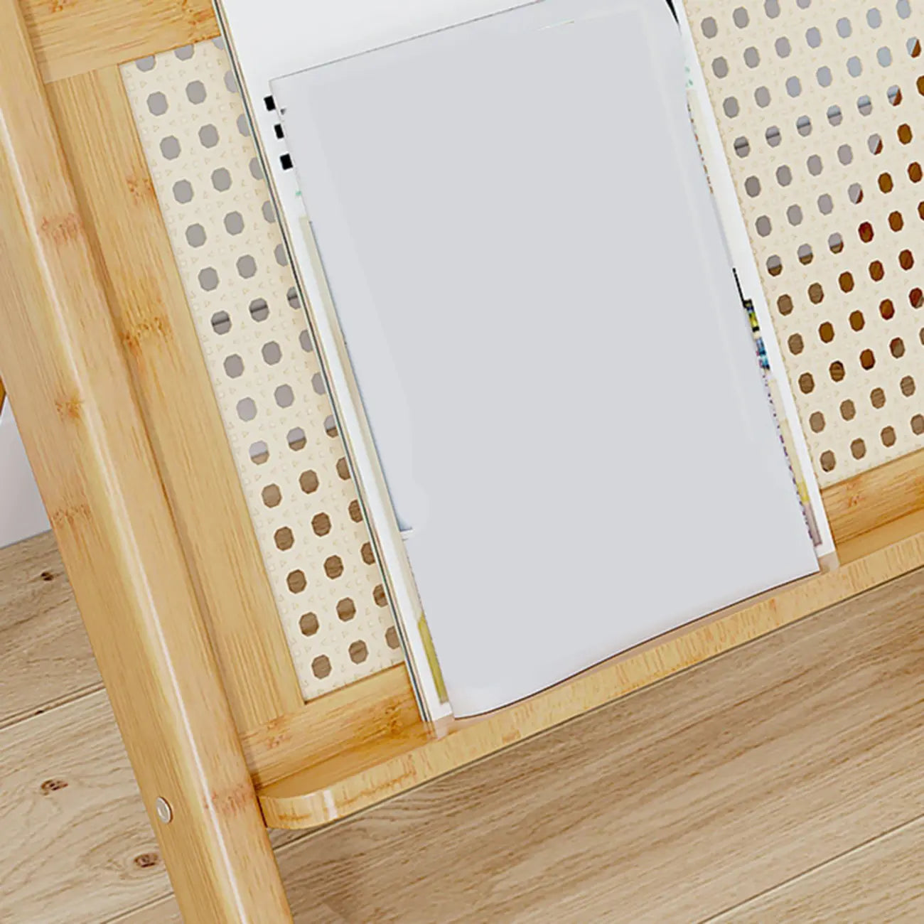 Table d'appoint avec plateau en verre et porte-revues pour salon