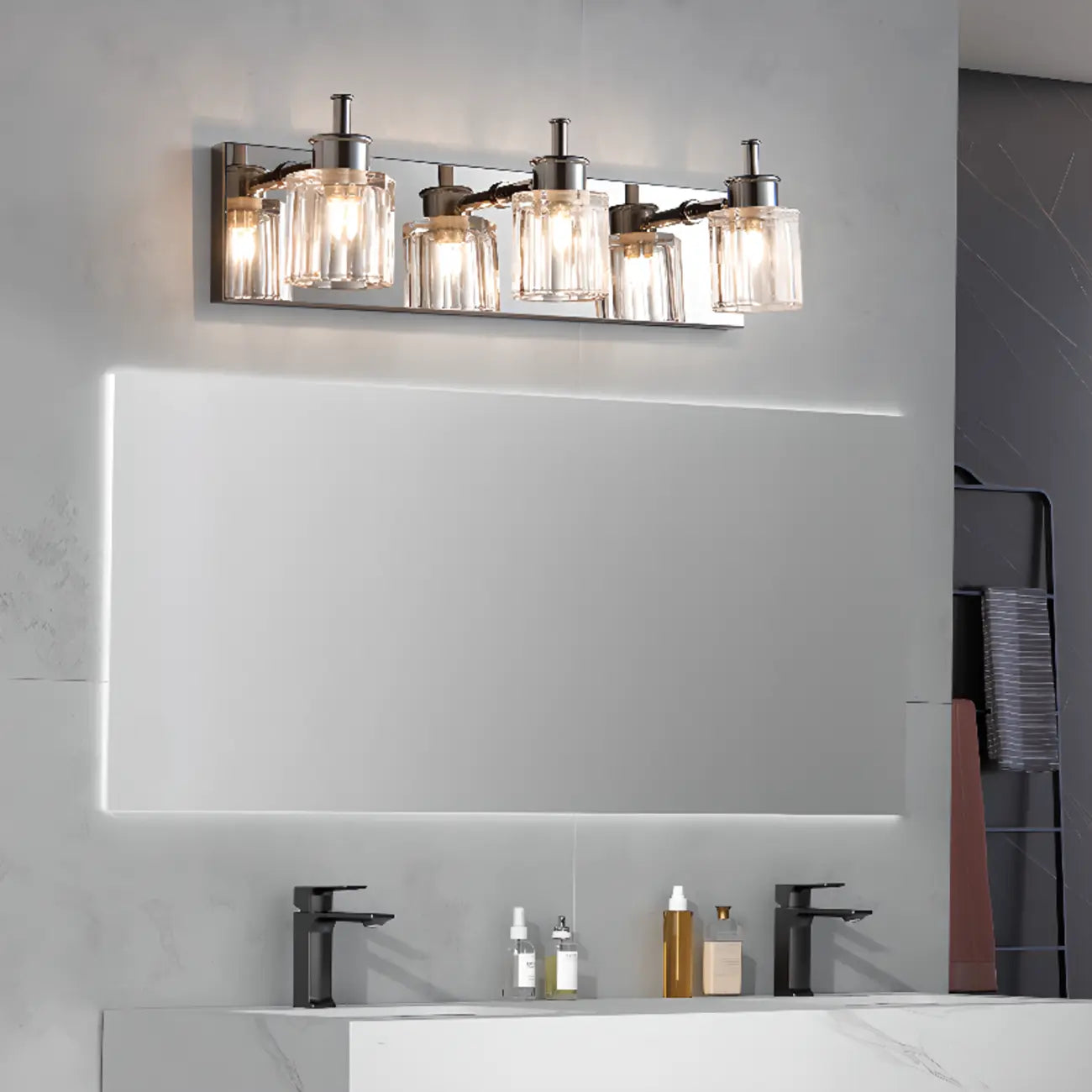 Applique murale de salle de bain vintage à 4 ampoules avec abat-jour en nickel brossé