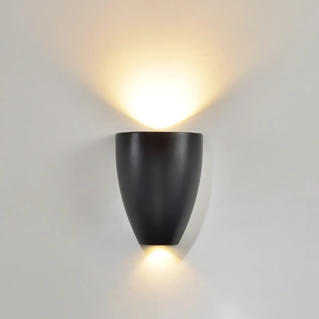 Applique murale LED noire moderne pour salle de bain