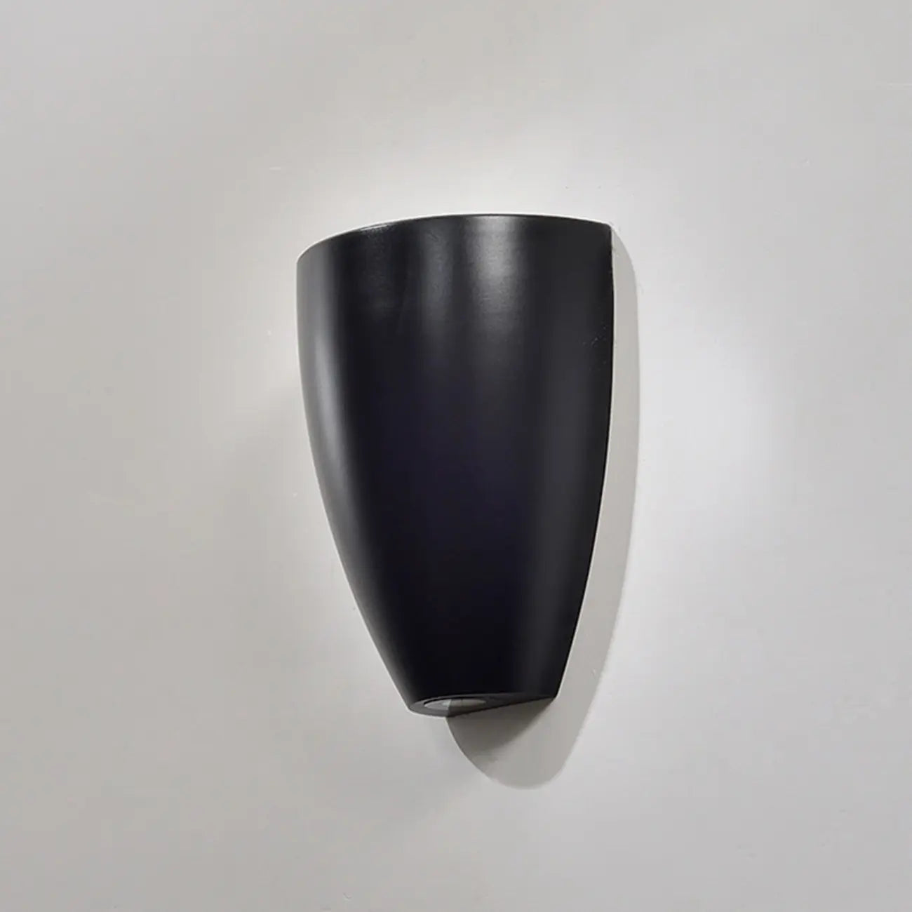 Applique murale LED noire moderne pour salle de bain