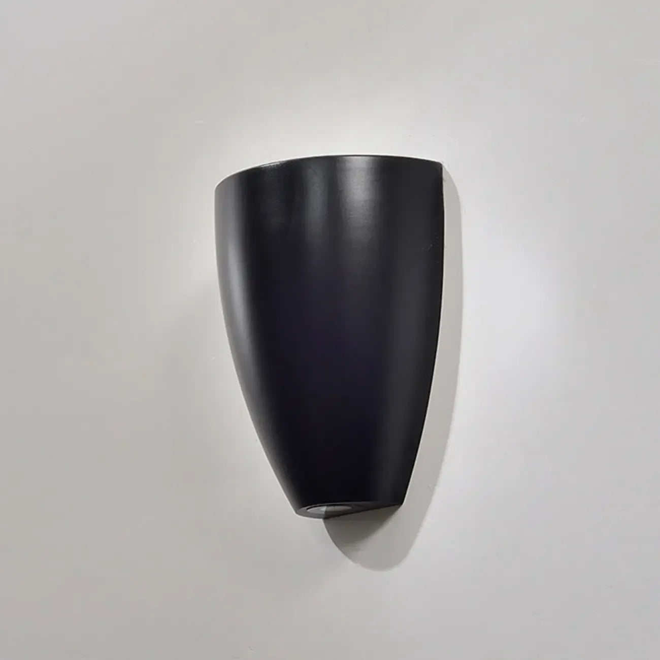 Applique murale LED noire moderne pour salle de bain