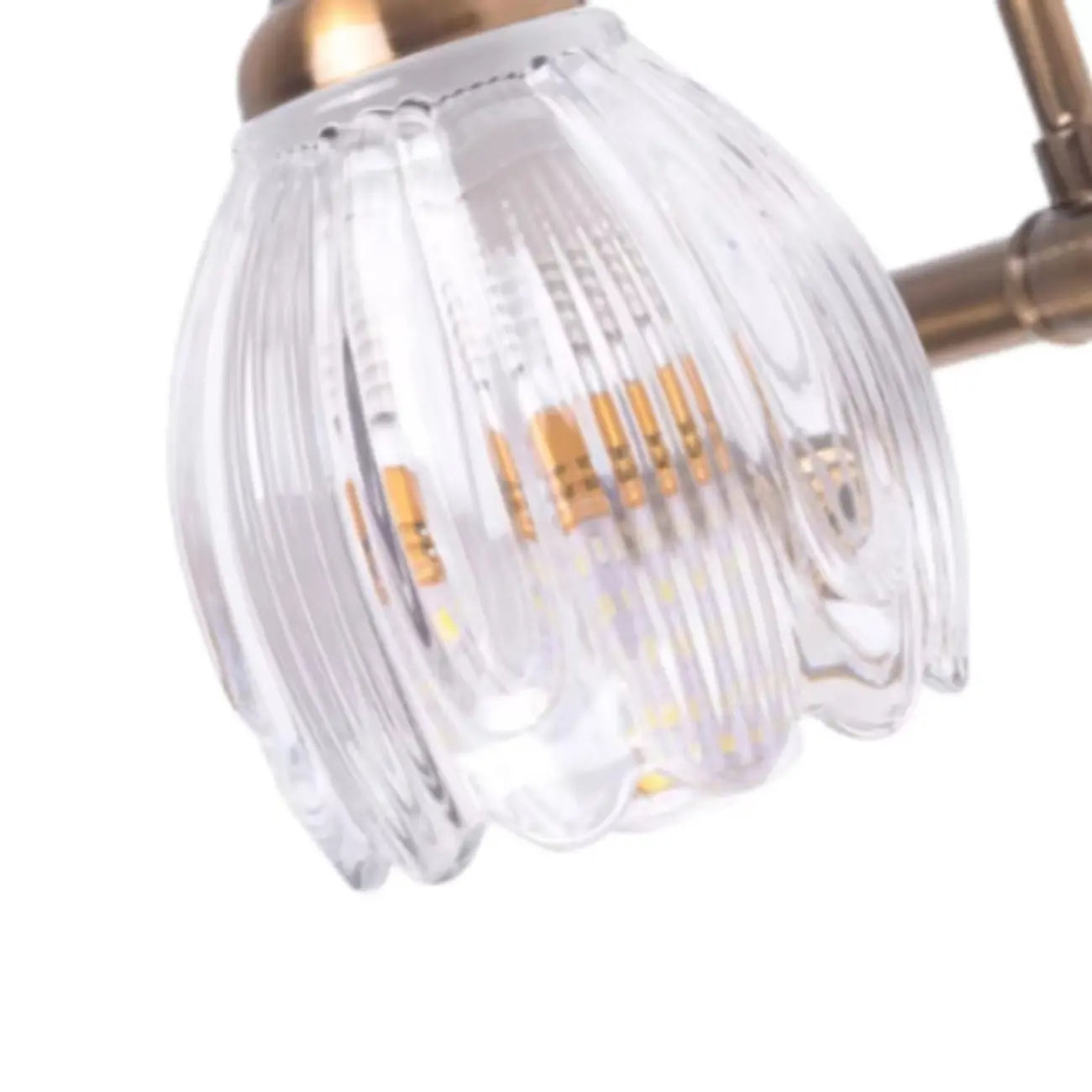 Applique murale moderne à trois lampes en laiton avec globe, à placer au-dessus du miroir.