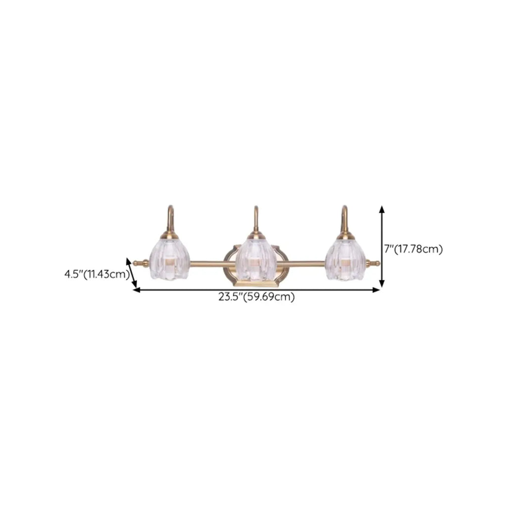 Applique murale moderne à trois lampes en laiton avec globe, à placer au-dessus du miroir.