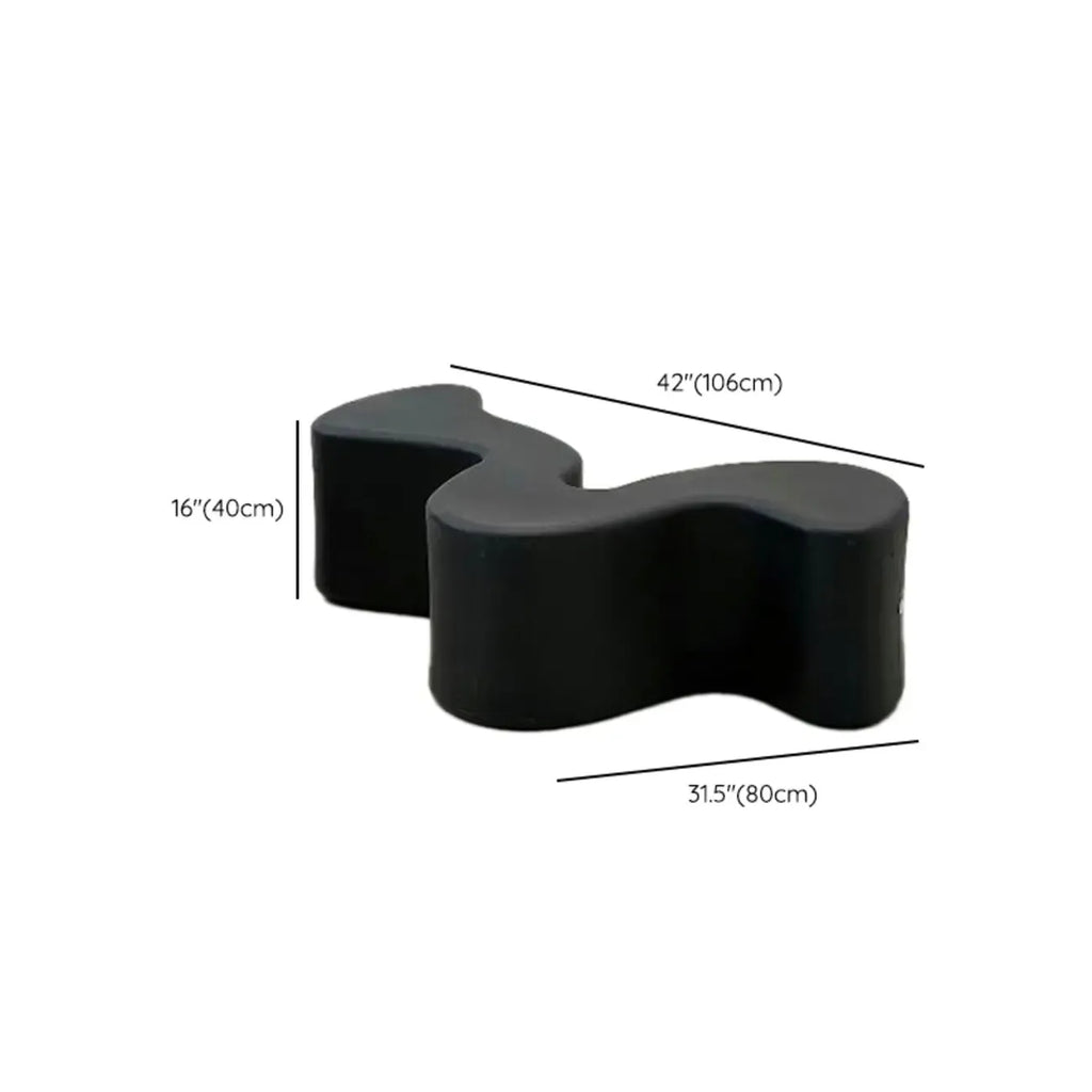 Table basse moderne en résine noire ondulée au design abstrait