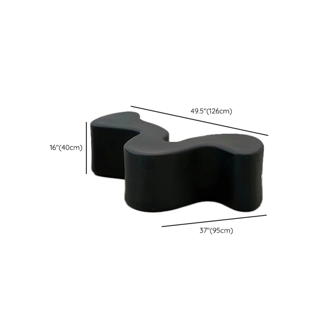 Table basse moderne en résine noire ondulée au design abstrait