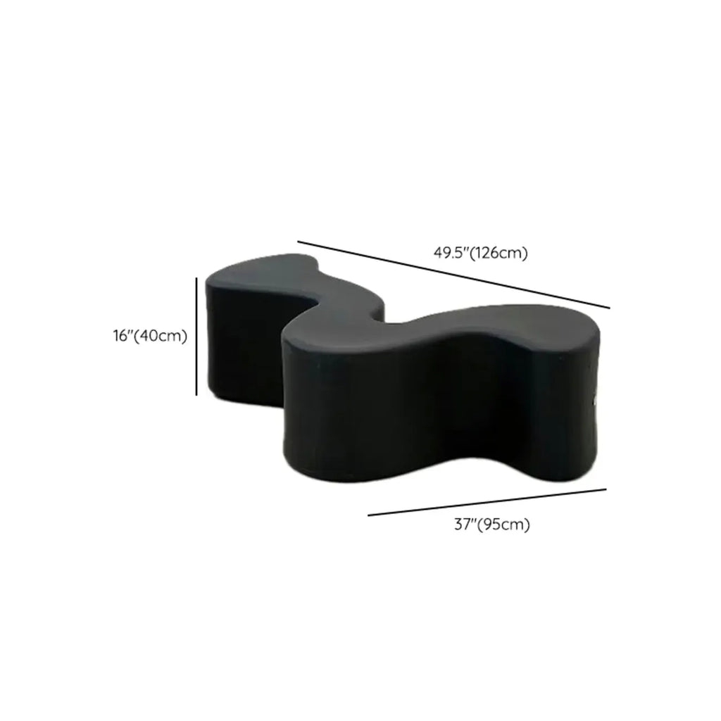 Table basse moderne en résine noire ondulée au design abstrait