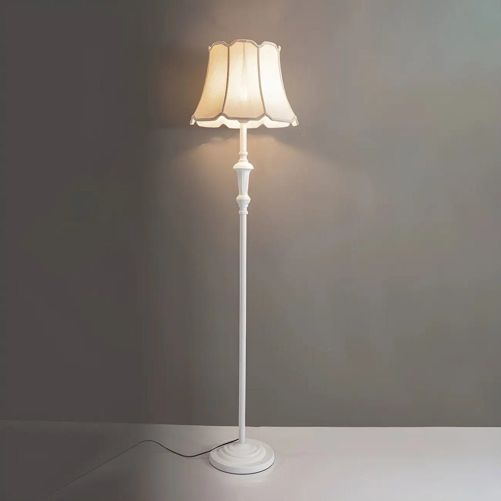 Lampadaire élégant et traditionnel avec abat-jour en tissu géométrique pour salon
