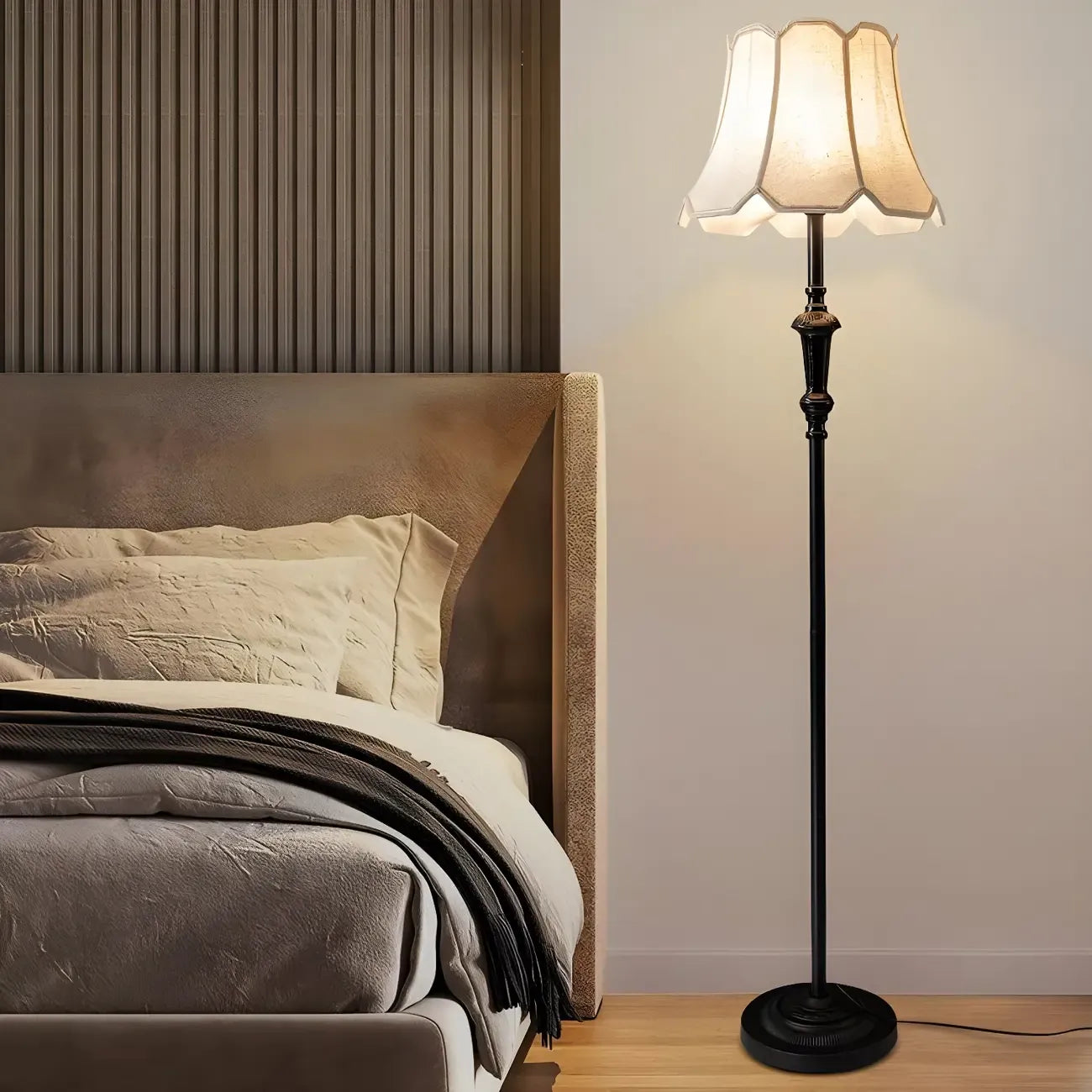 Lampadaire élégant et traditionnel avec abat-jour en tissu géométrique pour salon