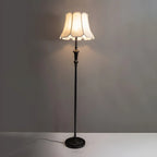 Lampadaire élégant et traditionnel avec abat-jour en tissu géométrique pour salon
