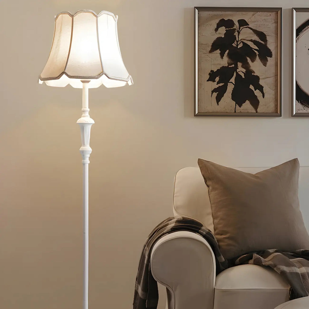 Lampadaire élégant et traditionnel avec abat-jour en tissu géométrique pour salon