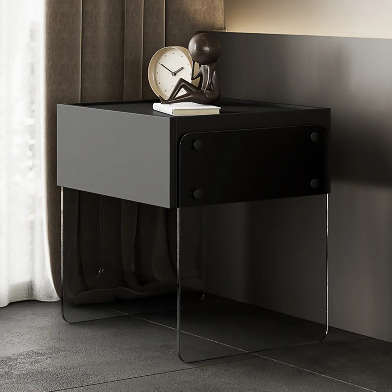 Table de chevet moderne en bois noir avec pieds en verre et tiroir de rangement