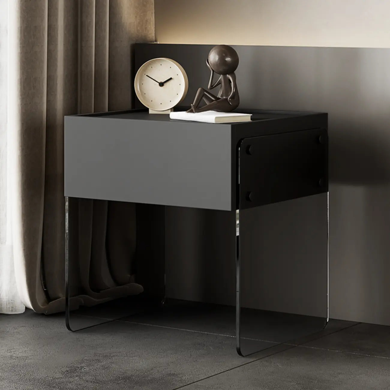 Table de chevet moderne en bois noir avec pieds en verre et tiroir de rangement