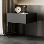 Table de chevet moderne en bois noir avec pieds en verre et tiroir de rangement