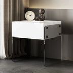 Table de chevet moderne en bois noir avec pieds en verre et tiroir de rangement