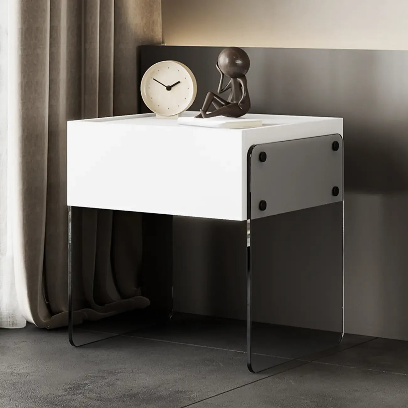 Table de chevet moderne en bois noir avec pieds en verre et tiroir de rangement