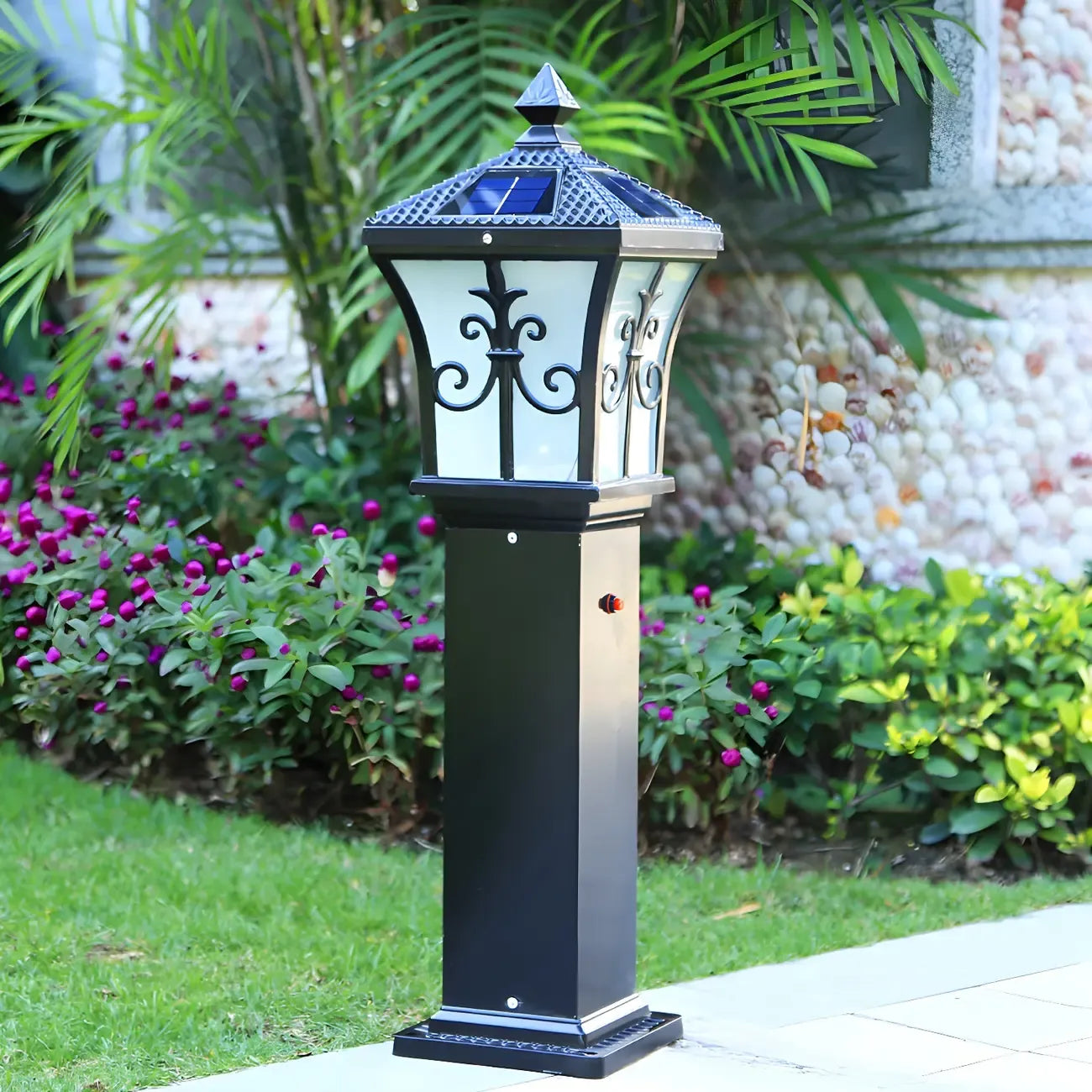 Borne lumineuse LED rustique en métal doré pour allée de cour