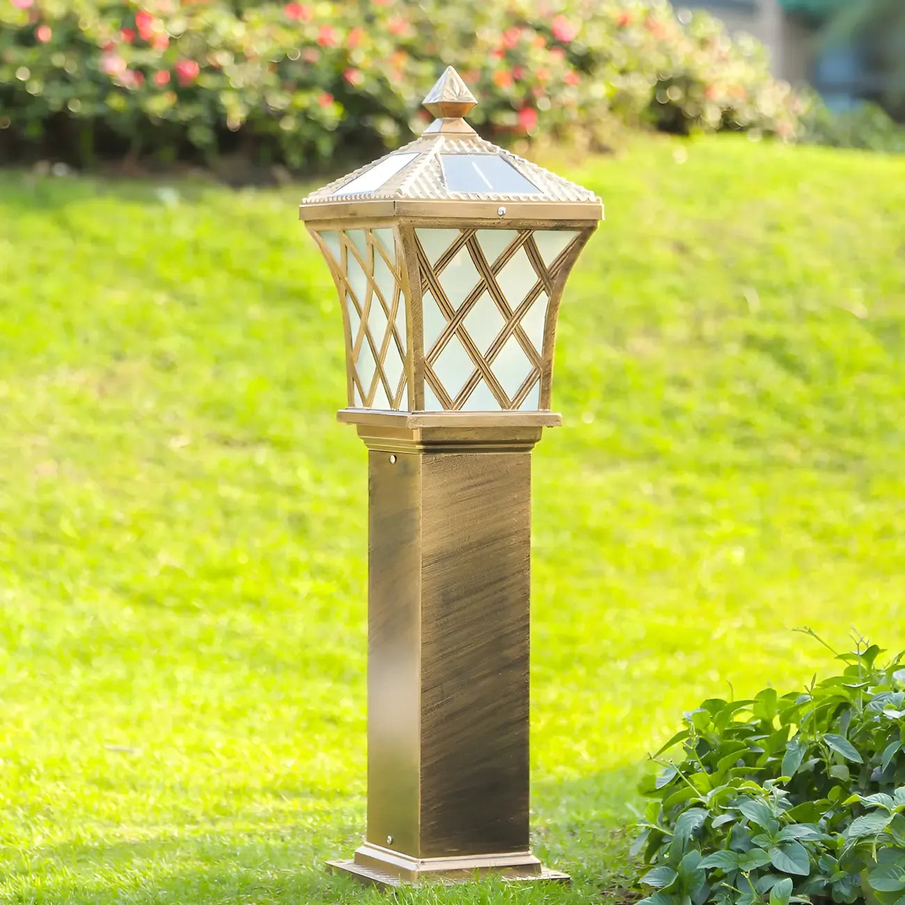 Borne lumineuse LED rustique en métal doré pour allée de cour