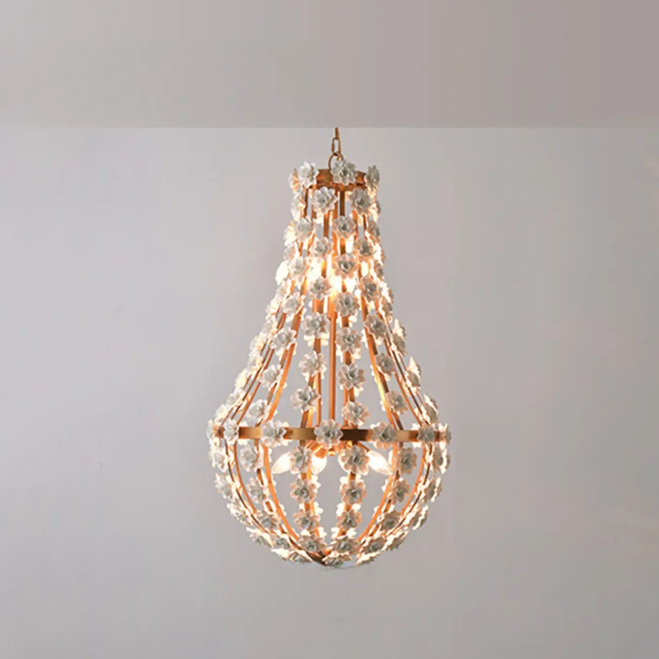 Lustre moderne en céramique en forme de dôme pour une salle à manger élégante