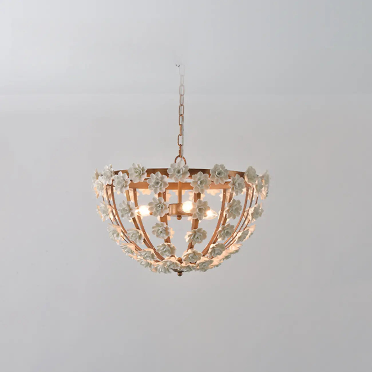 Lustre moderne en céramique en forme de dôme pour une salle à manger élégante